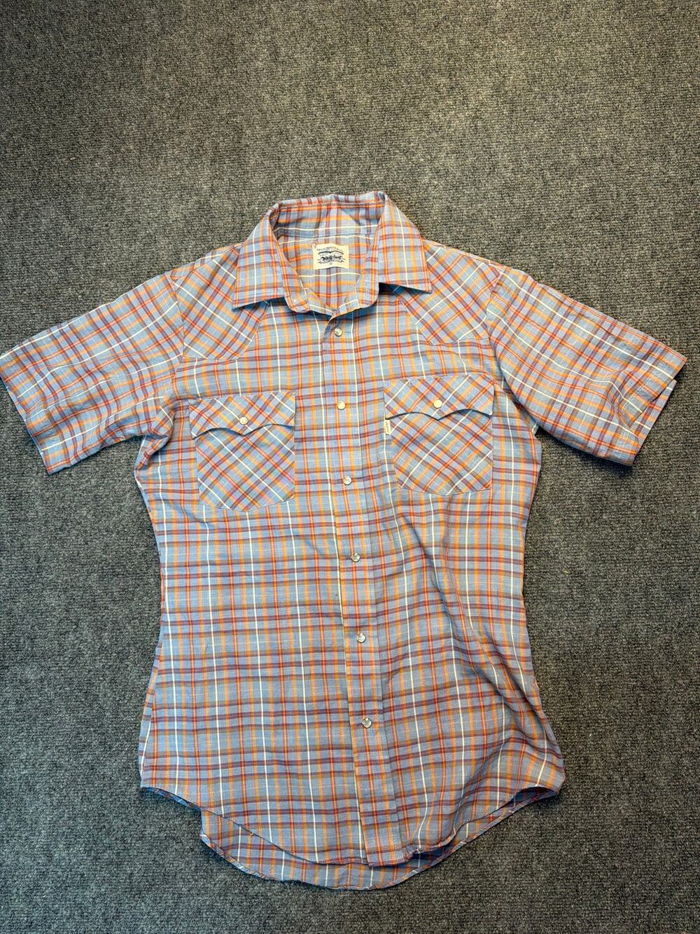 Vintage Levi’s Western/ Cowboy Shirt W/ pearl snaps Size Men’s Small